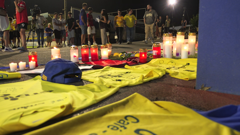 الناس يشيدون بديوجو جوتا في نادي جوندومار لكرة القدم في البرتغال - النادي الذي بدأ فيه 