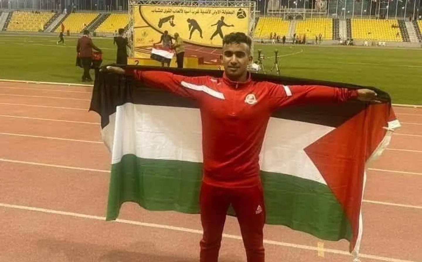 استشهاد العدّاء الفلسطيني علام العمور بقصف للاحتلال <a class=