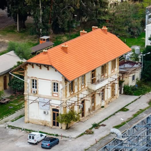 No photo description available.