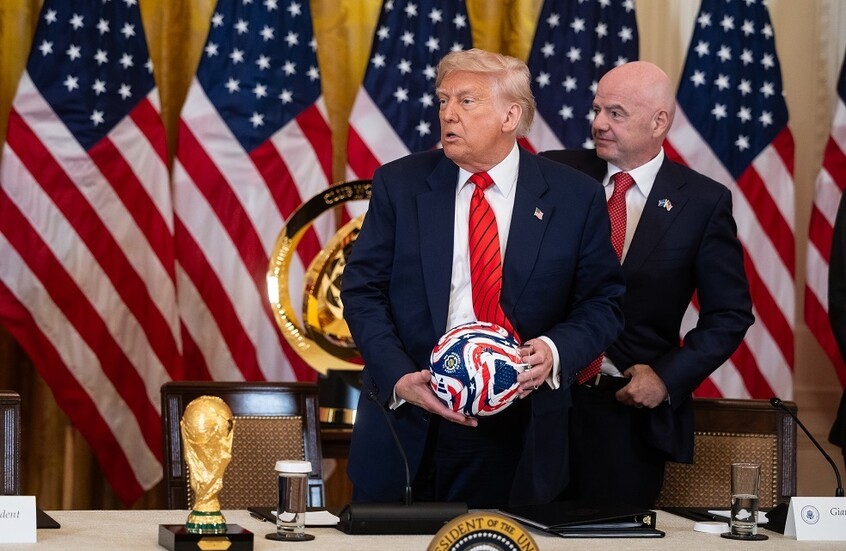 إنفانتينو يواجه أزمة جديدة بسبب دعمه العلني لترامب