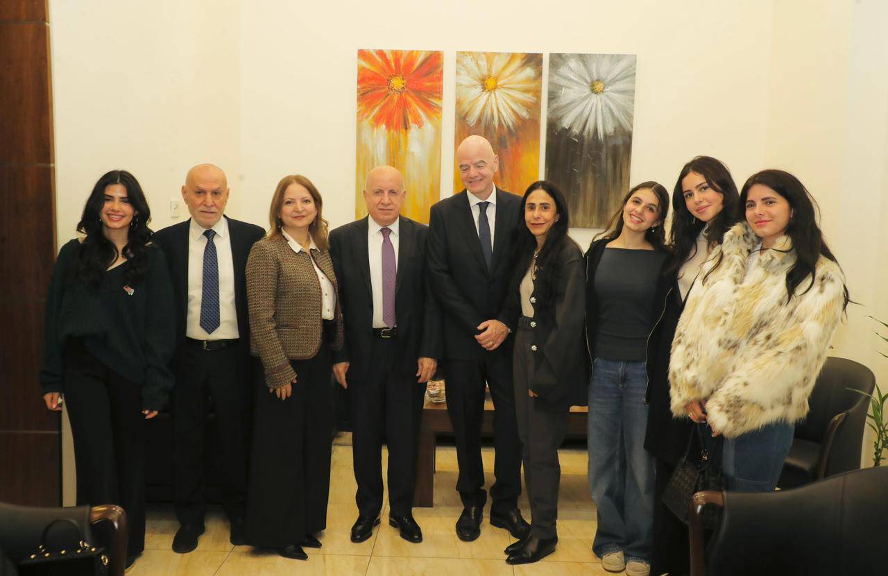 أتمَّ اليوم إجراءات البصمة له ولعائلته في مقر وزارة الداخلية والبلديات (الشرق الأوسط)