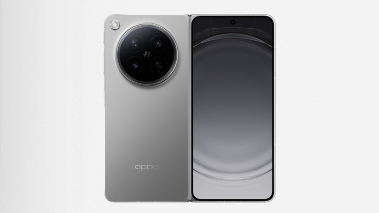 OPPO Find N6 in it's silver color