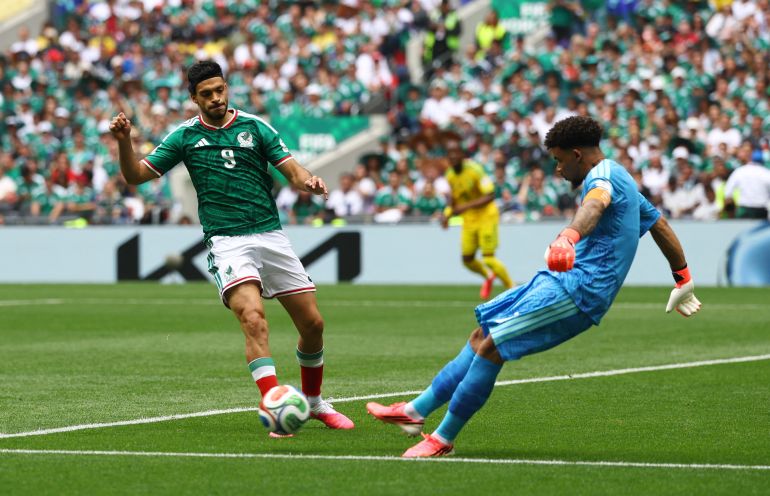 Soccer Football - FIFA World Cup 2026 - Group A - Mexico v South Africa - Estadio Azteca, Mexico City, Mexico - June 11, 2026 South Africa's Ronwen Williams in action with Mexico's Raul Jimenez REUTERS/Kai Pfaffenbach